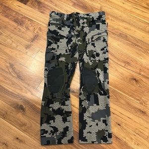 Kuiu pro pant. 38 regular (34 inseam) very good condition.